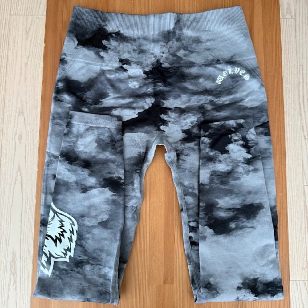 Darc Sport Black & Gray Cloud Print High-Rise Leggings with Side Pocket